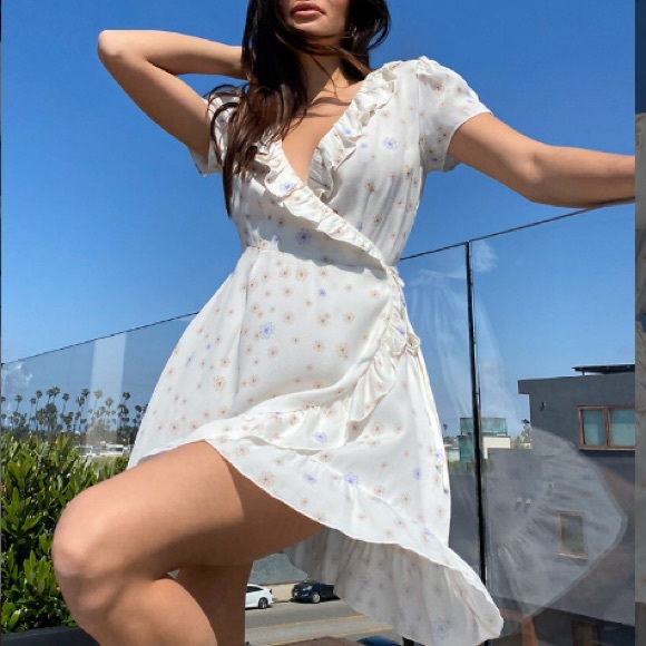 SUNDAY BEST Aritzia • New Ruffle Wrap Dress - Picture 1 of 6